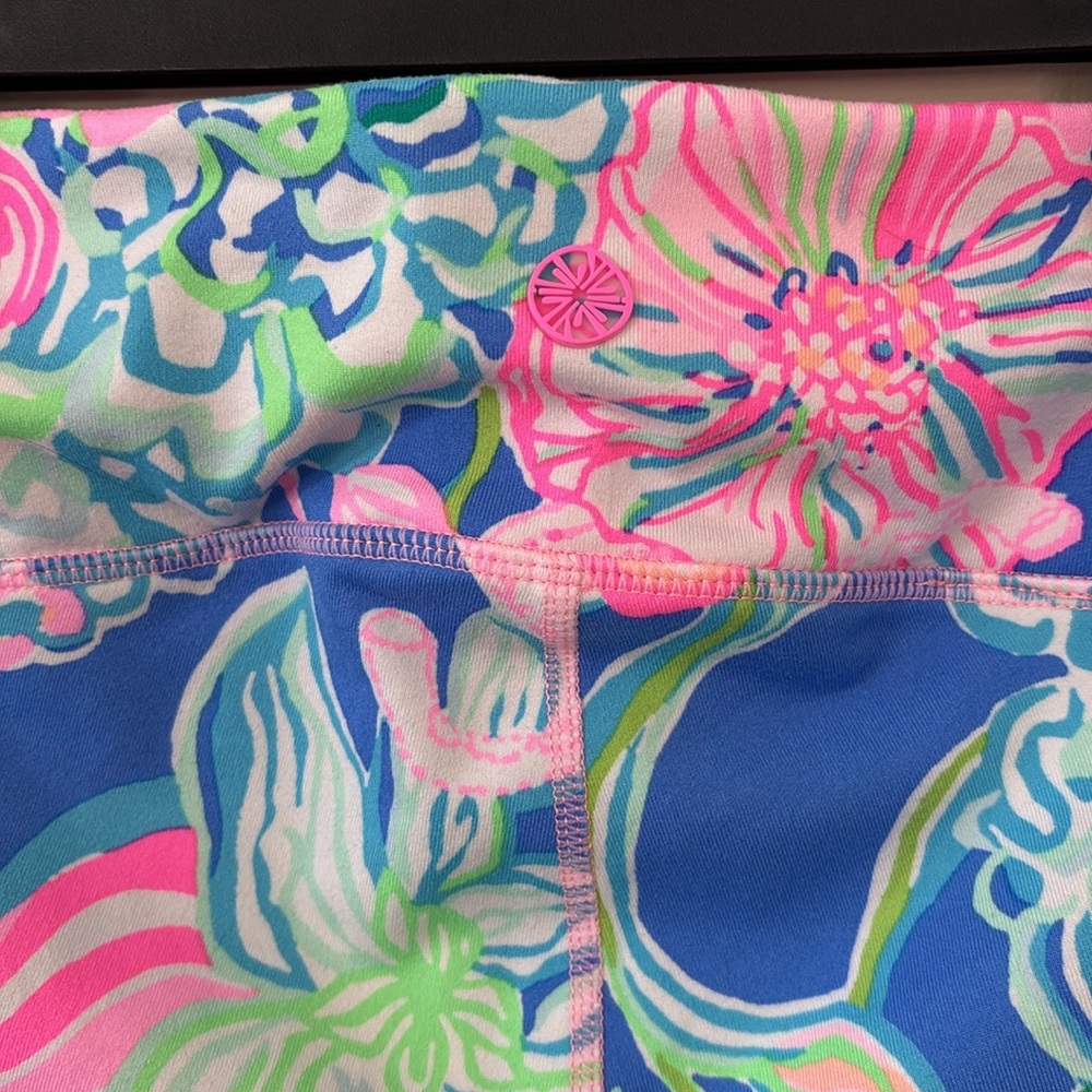 Lilly Pulitzer Luxletic Weekender Midi UPF 50+ Multi Peony For Your Thoughts XS - Picture 9 of 11